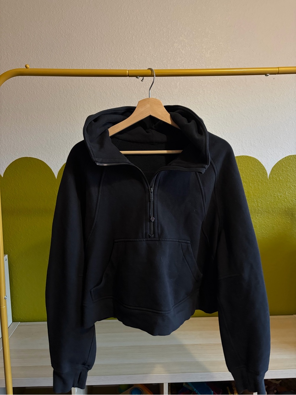 Lululemon Black Scuba Half Zip M/L